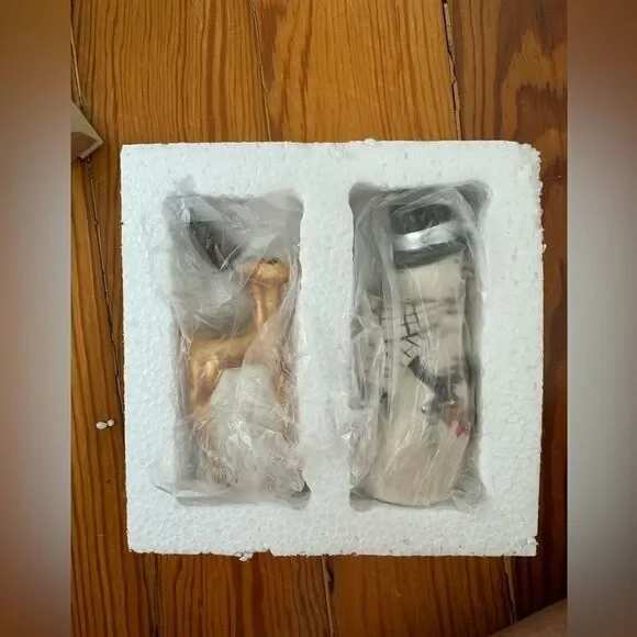 Fitz and Floyd Holiday Salt and Pepper Shakers - Picture 2 of 7